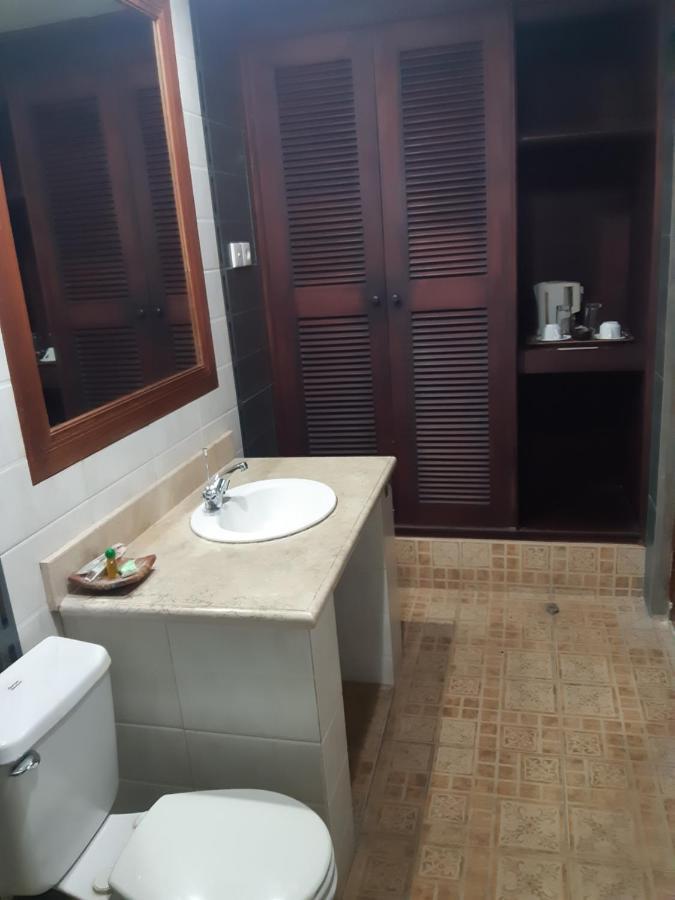 לומבוק Hotel Zaitun Selaparang מראה חיצוני תמונה